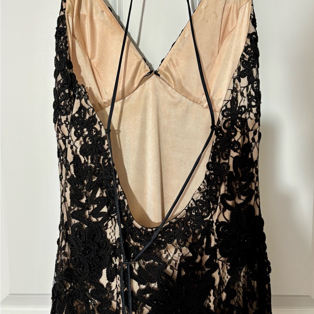 size 2 black lace maxi gown with nude underlay - Picture 11 of 17